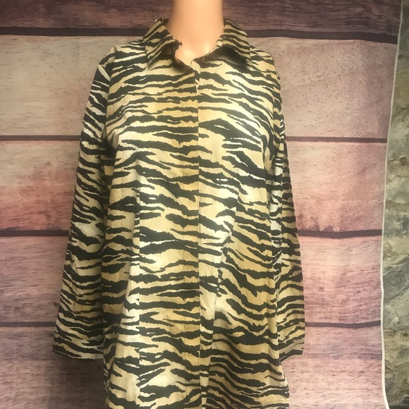 Chico’s size 0 button down . - Picture 2 of 6